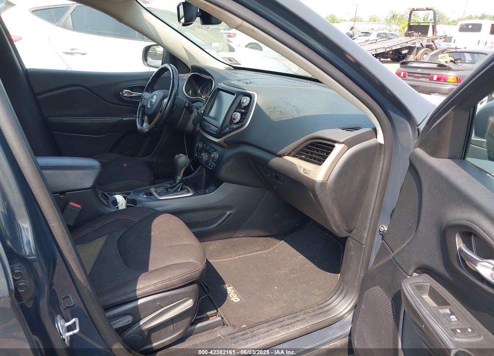 2017 JEEP CHEROKEE VIN: 1C4PJLCB7HW507397