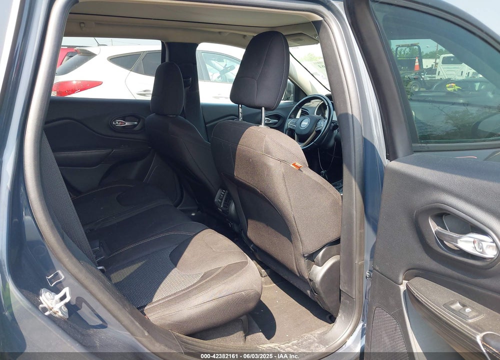 2017 JEEP CHEROKEE VIN: 1C4PJLCB7HW507397