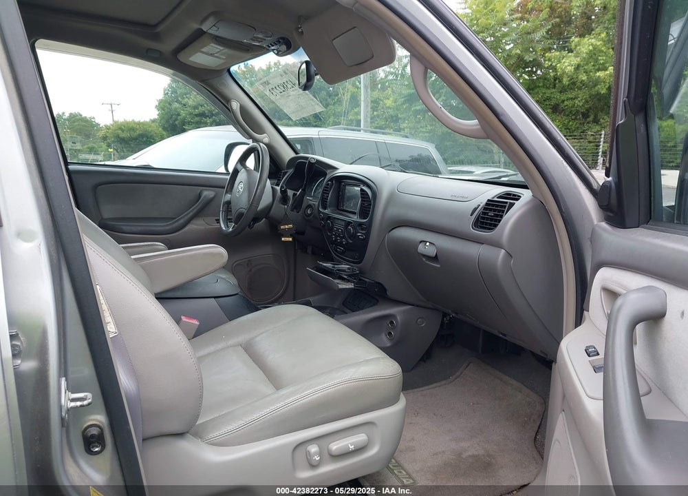 2005 TOYOTA SEQUOIA SR5 V8 VIN: 5TDBT44A95S239271