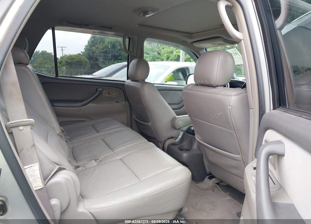 2005 TOYOTA SEQUOIA SR5 V8 VIN: 5TDBT44A95S239271