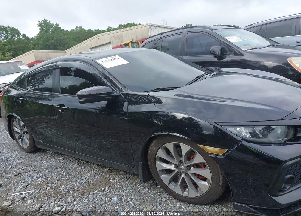 2018 HONDA CIVIC VIN: 2HGFC1E58JH701847