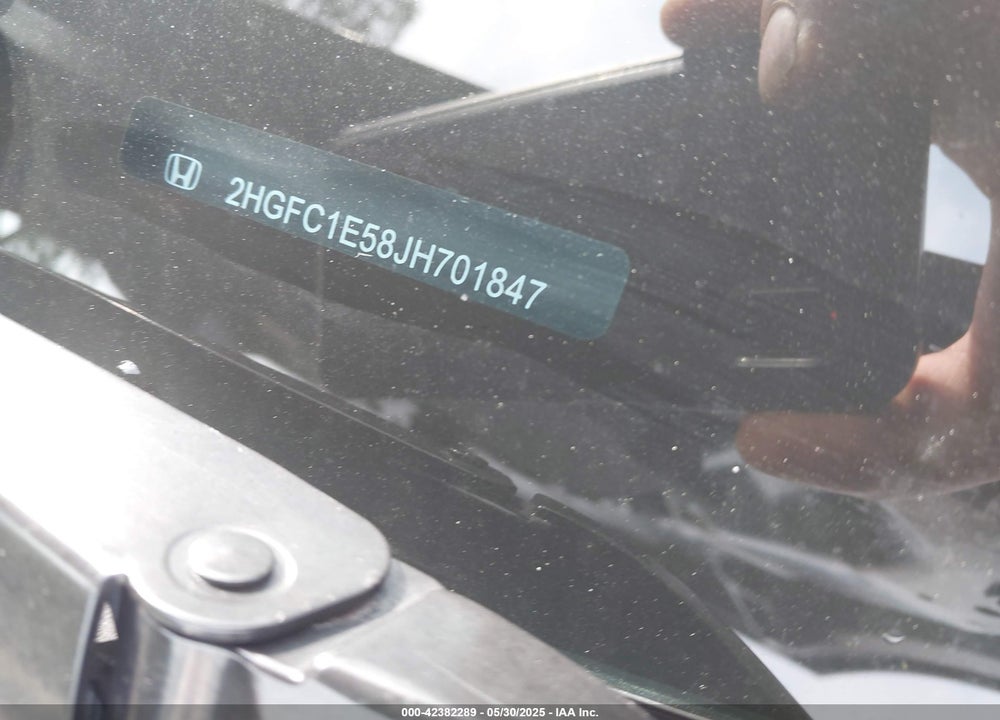 2018 HONDA CIVIC VIN: 2HGFC1E58JH701847