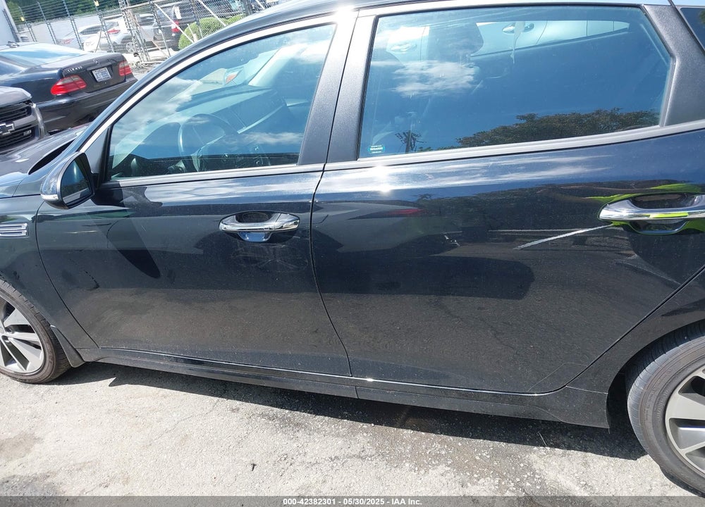 2019 KIA OPTIMA VIN: 5XXGT4L38KG303595
