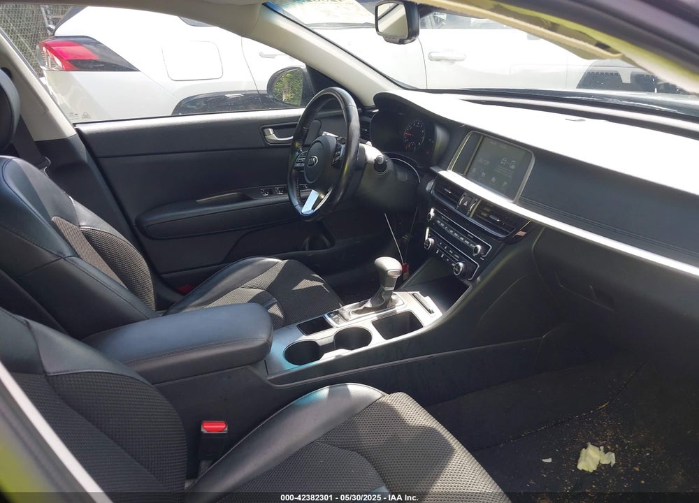 2019 KIA OPTIMA VIN: 5XXGT4L38KG303595