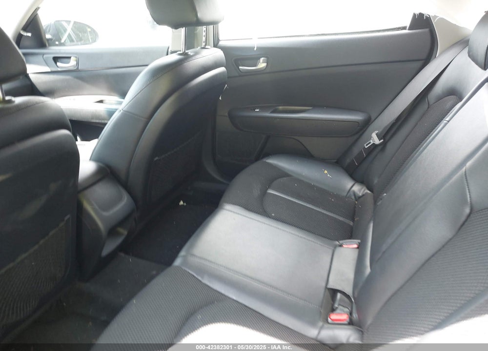 2019 KIA OPTIMA VIN: 5XXGT4L38KG303595