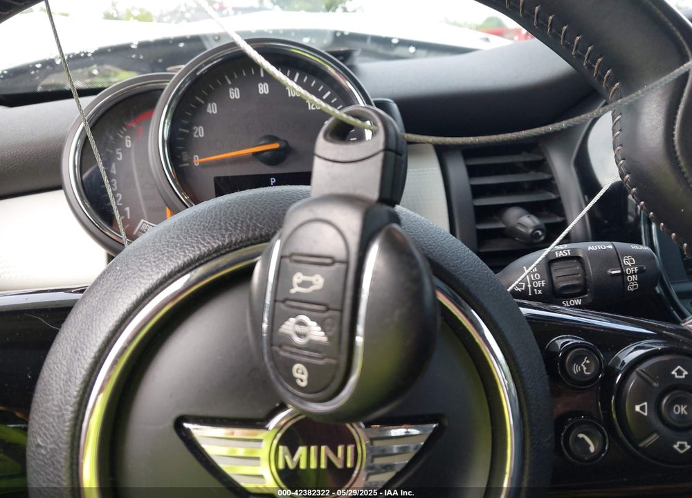 2017 MINI HARDTOP VIN: WMWXP5C34H2D16935