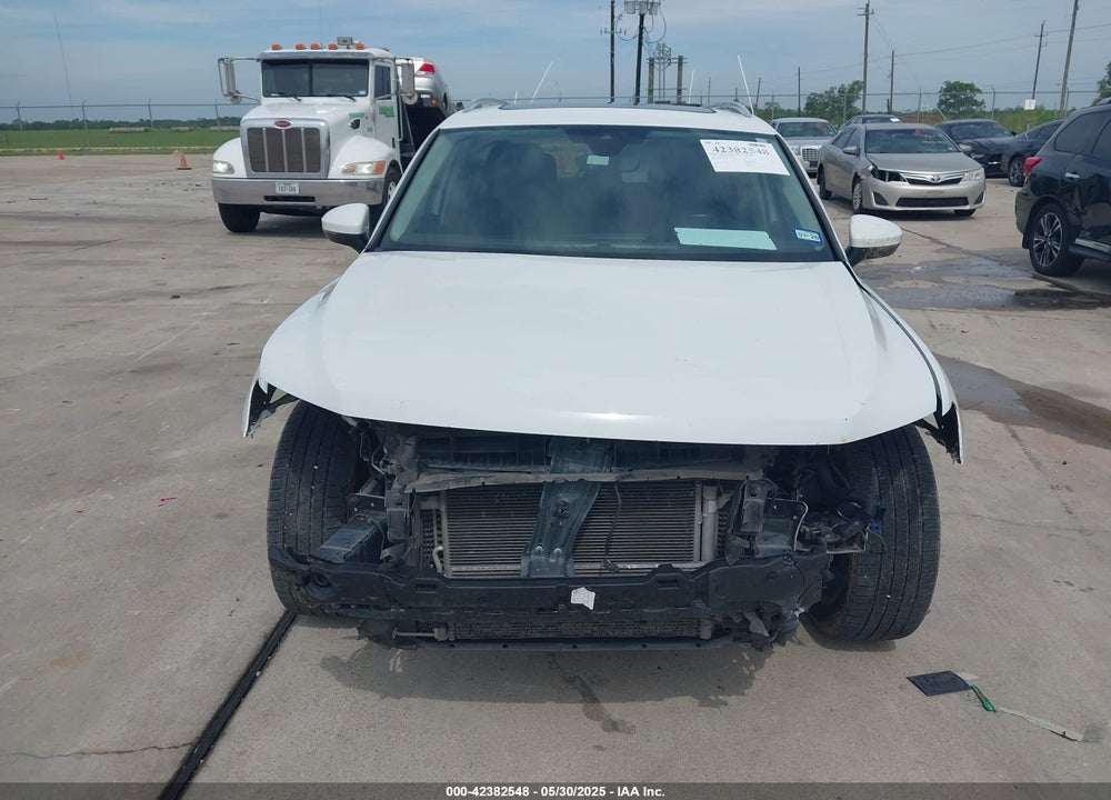 2018 VOLKSWAGEN TIGUAN VIN: 3VV5B7AX9JM136423