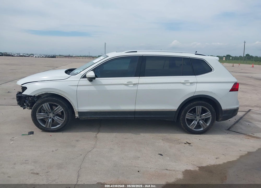 2018 VOLKSWAGEN TIGUAN VIN: 3VV5B7AX9JM136423
