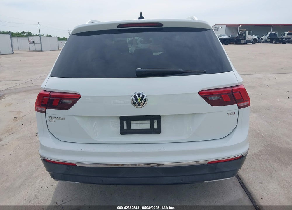 2018 VOLKSWAGEN TIGUAN VIN: 3VV5B7AX9JM136423