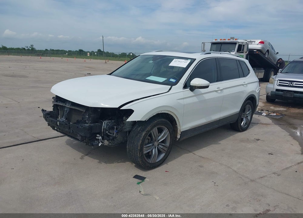 2018 VOLKSWAGEN TIGUAN VIN: 3VV5B7AX9JM136423