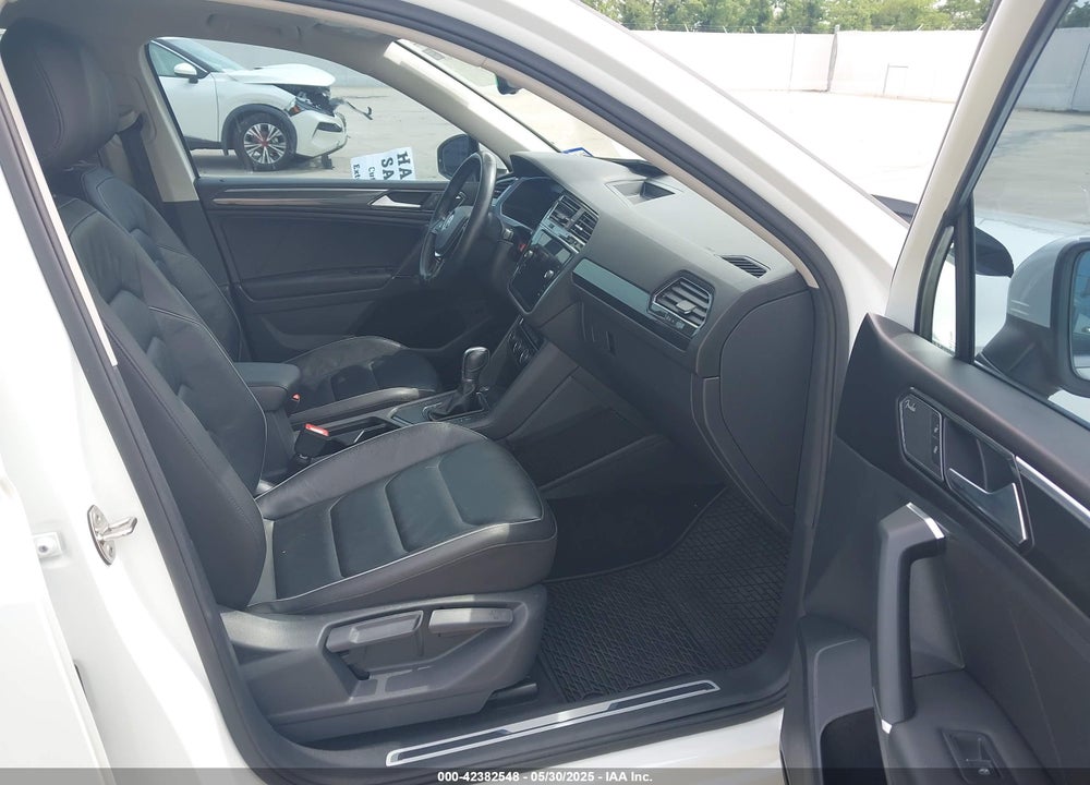 2018 VOLKSWAGEN TIGUAN VIN: 3VV5B7AX9JM136423