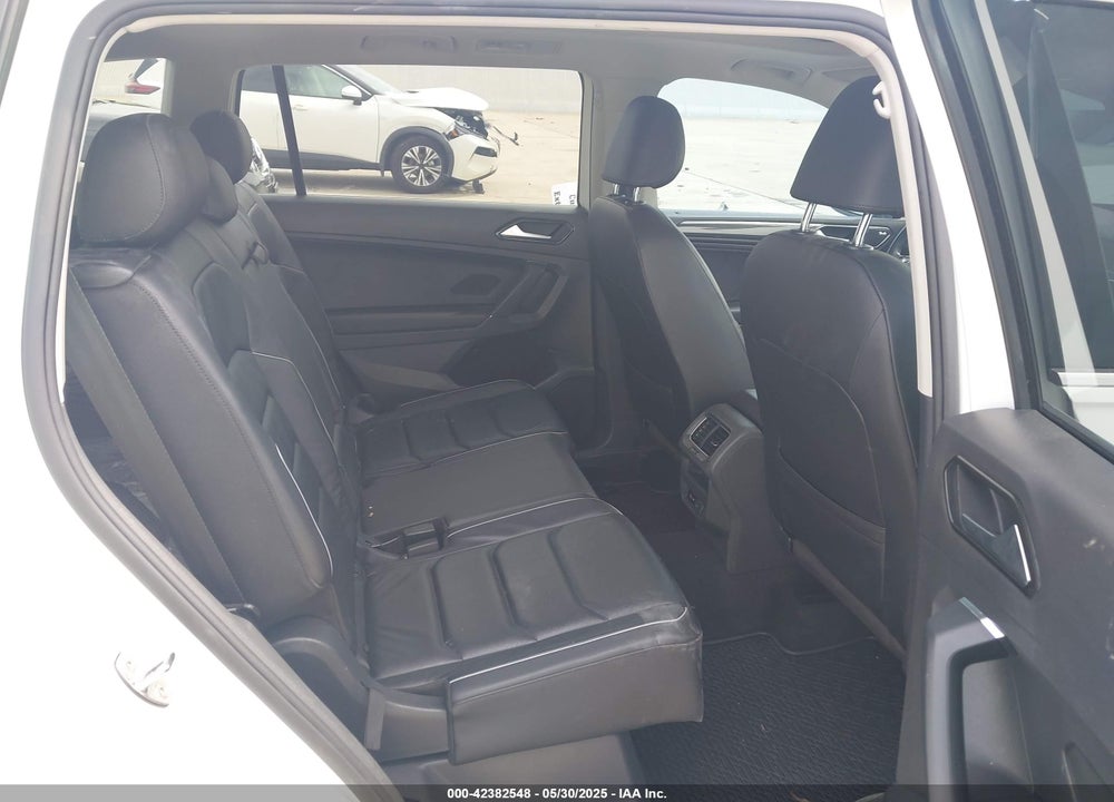 2018 VOLKSWAGEN TIGUAN VIN: 3VV5B7AX9JM136423