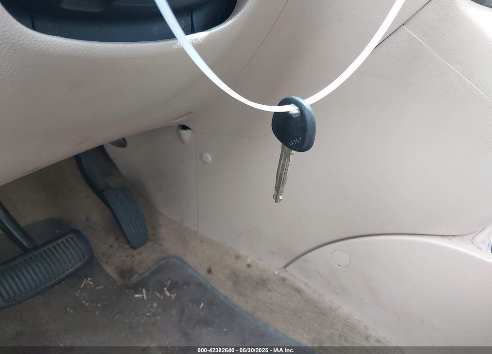 2007 KIA RONDO VIN: KNAFG525977062376