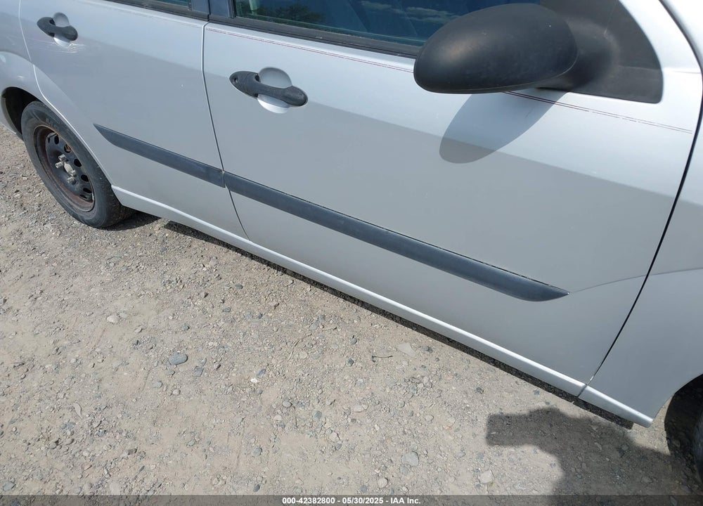 2003 FORD FOCUS LX VIN: 1FAFP33P33W102996