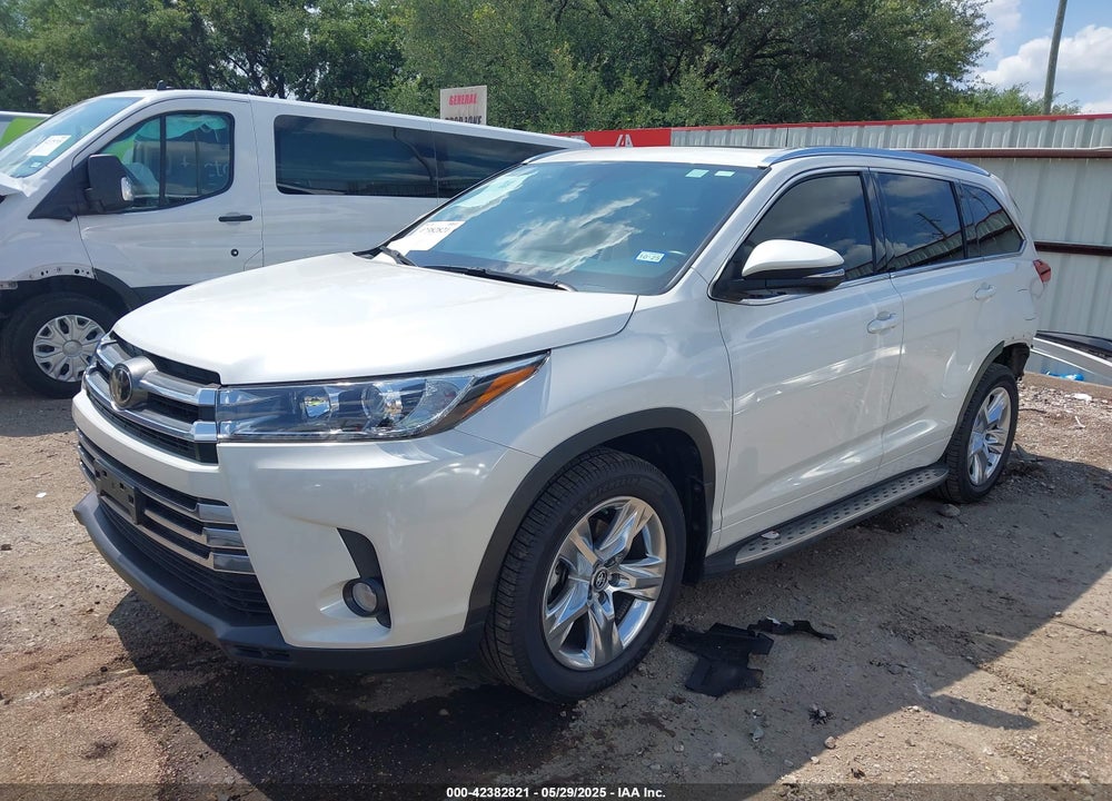 2017 TOYOTA HIGHLANDER VIN: 5TDYZRFH4HS230188