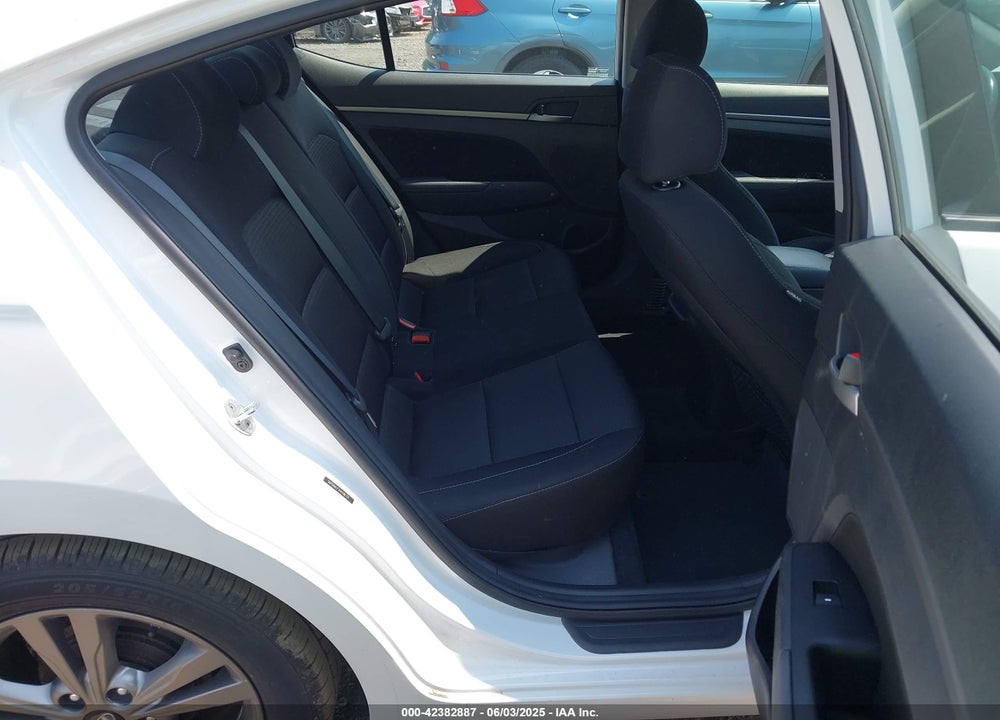 2017 HYUNDAI ELANTRA VIN: 5NPD84LF3HH186701