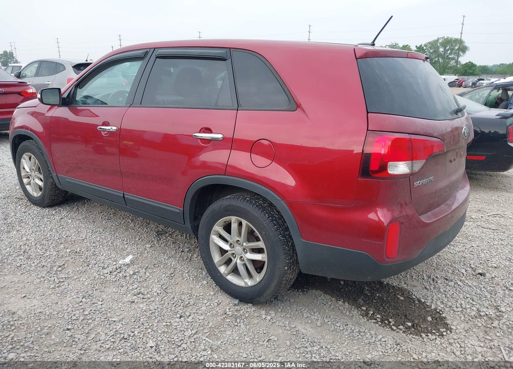 2015 KIA SORENTO LX VIN: 5XYKT3A61FG661480