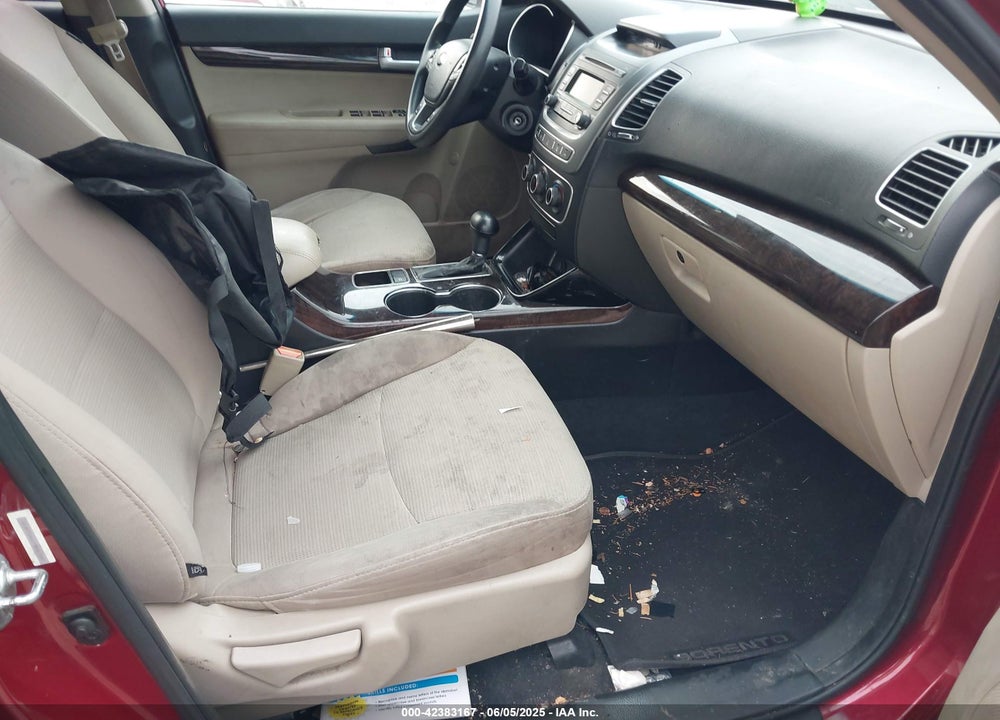 2015 KIA SORENTO LX VIN: 5XYKT3A61FG661480