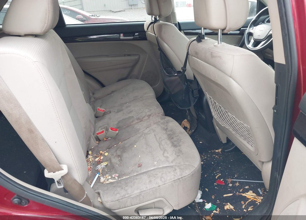 2015 KIA SORENTO LX VIN: 5XYKT3A61FG661480