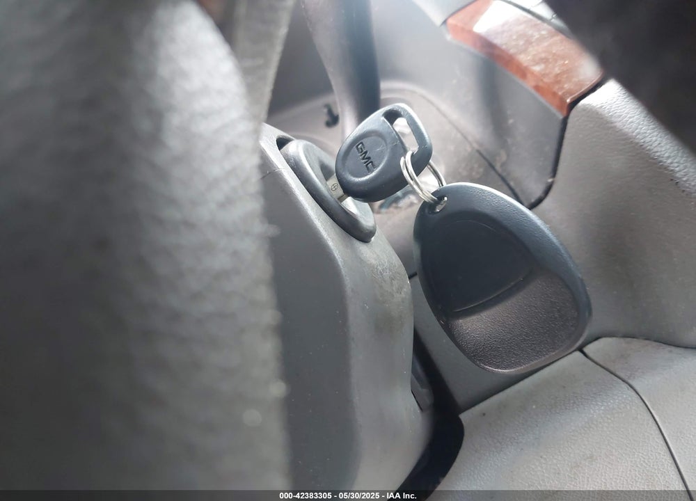 2008 GMC YUKON SLE VIN: 1GKFC13J88R146055