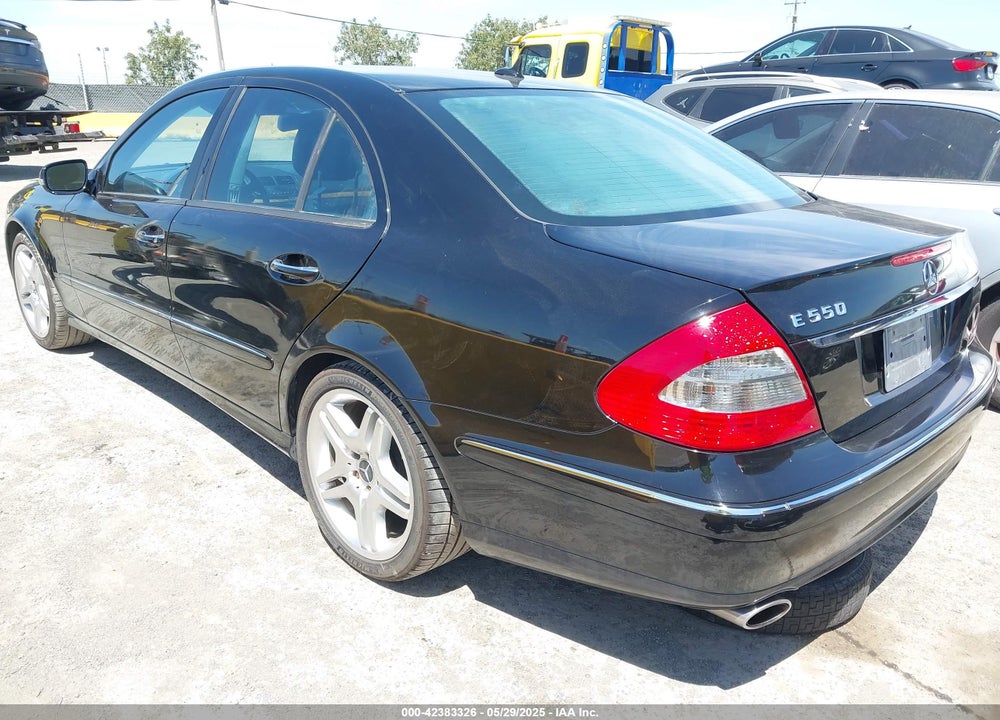 2007 MERCEDES-BENZ E 550 VIN: WDBUF72X57B021832