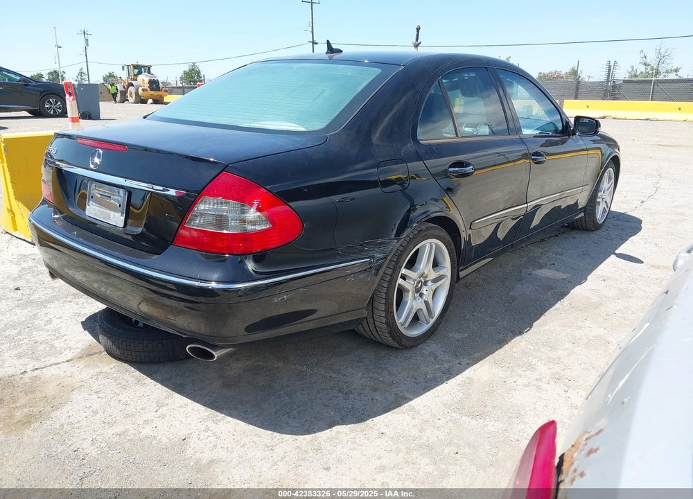 2007 MERCEDES-BENZ E 550 VIN: WDBUF72X57B021832