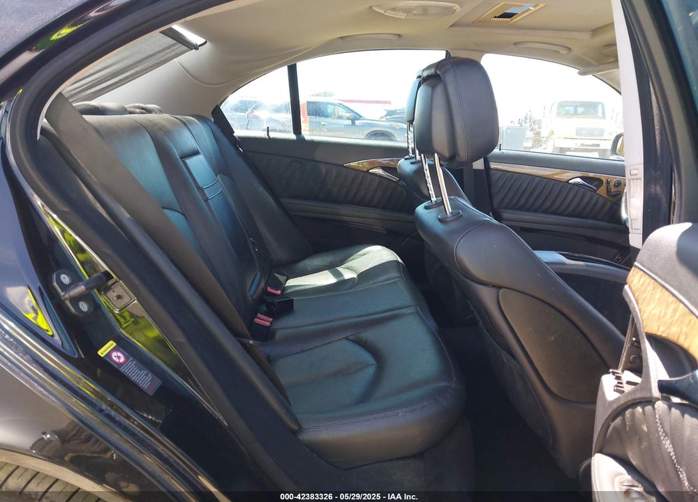 2007 MERCEDES-BENZ E 550 VIN: WDBUF72X57B021832