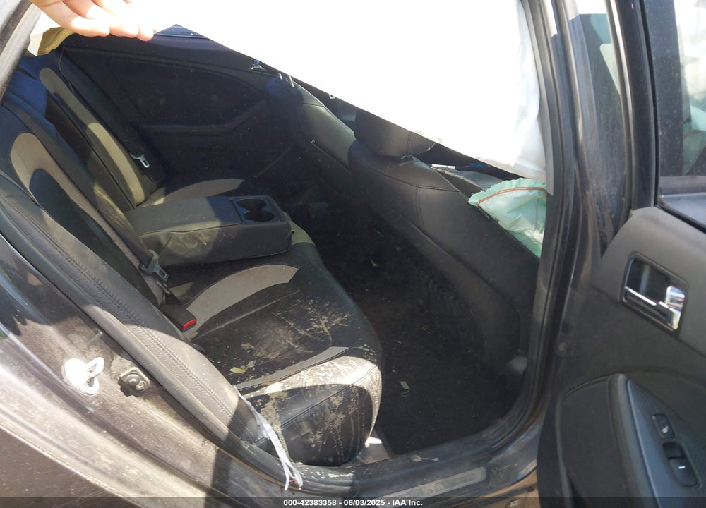 2011 KIA OPTIMA VIN: KNAGR4A66B5148316