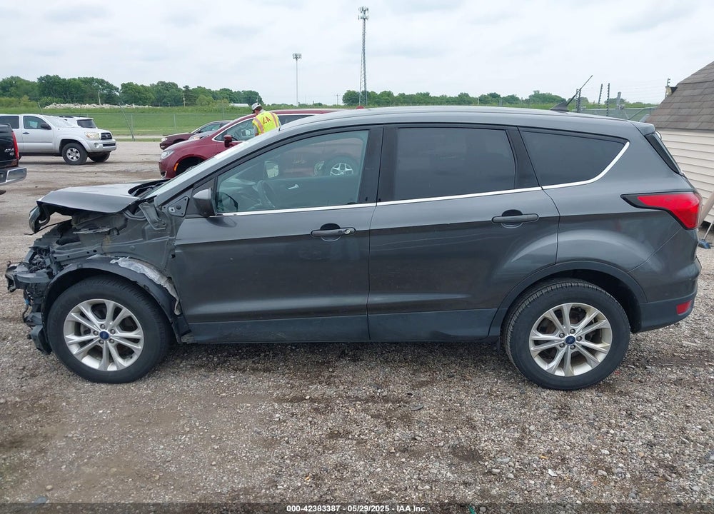 2019 FORD ESCAPE VIN: 1FMCU0GD4KUA92490