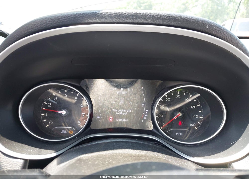 2019 JEEP COMPASS VIN: 3C4NJCBB1KT844217
