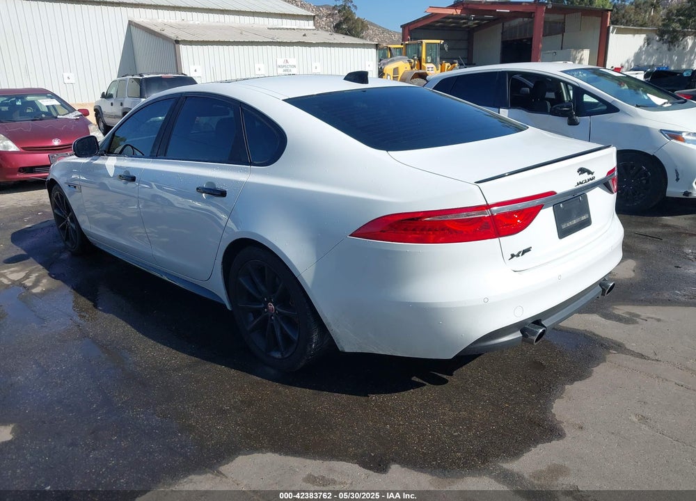 2017 JAGUAR XF VIN: SAJBF4BV2HCY33480