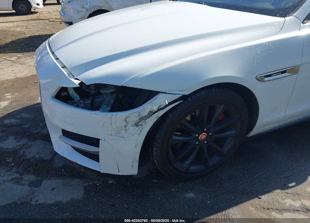2017 JAGUAR XF VIN: SAJBF4BV2HCY33480