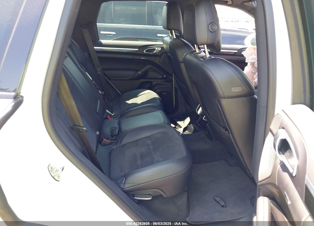 2018 PORSCHE CAYENNE PLATINUM EDITION VIN: WP1AA2A28JKA02807