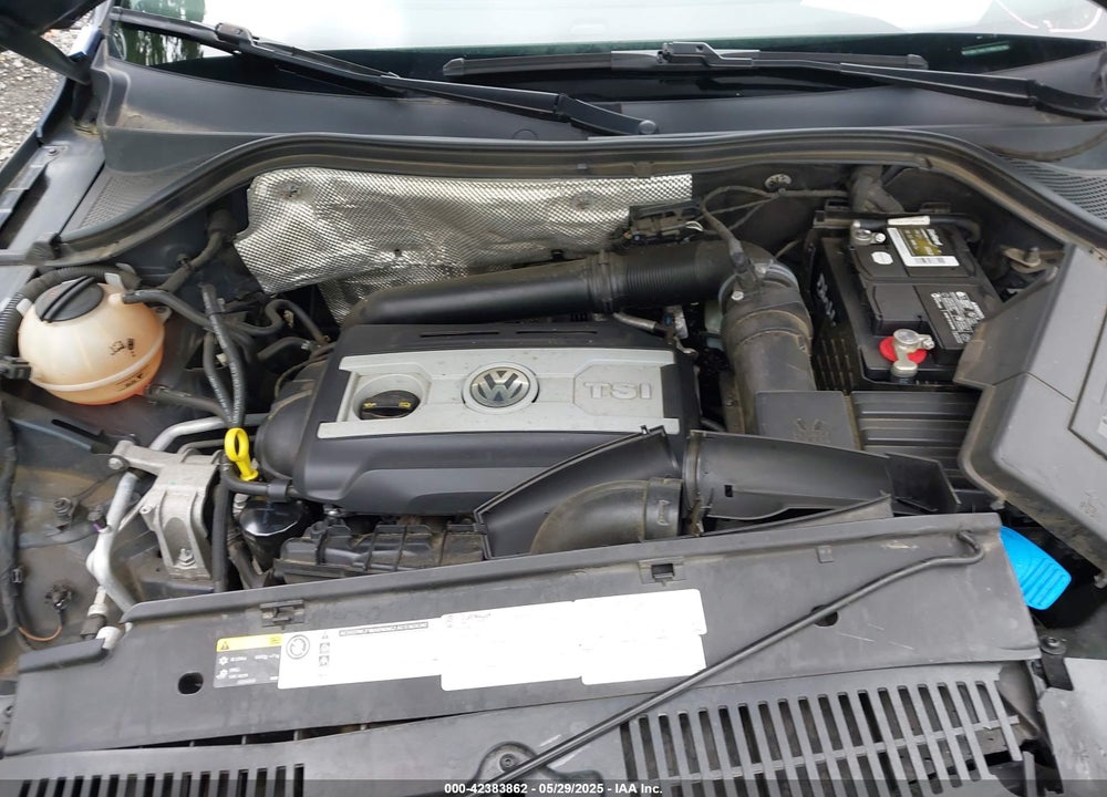 2015 VOLKSWAGEN TIGUAN VIN: WVGBV7AX1FW572162