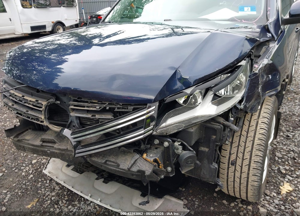 2015 VOLKSWAGEN TIGUAN VIN: WVGBV7AX1FW572162