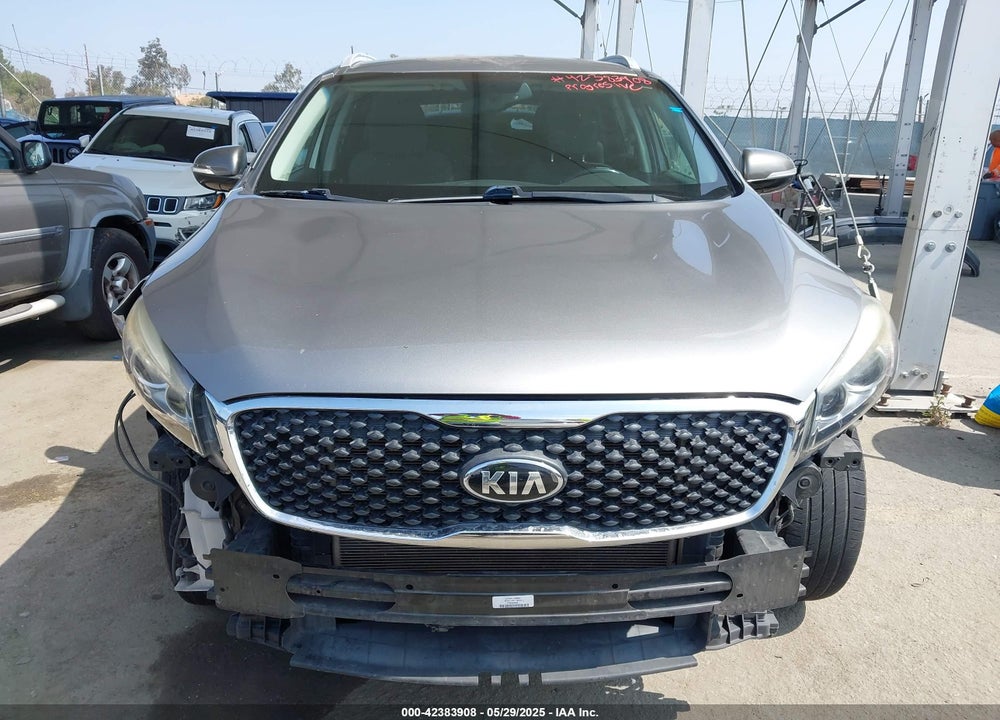 2017 KIA SORENTO 2.4L LX VIN: 5XYPG4A30HG189880