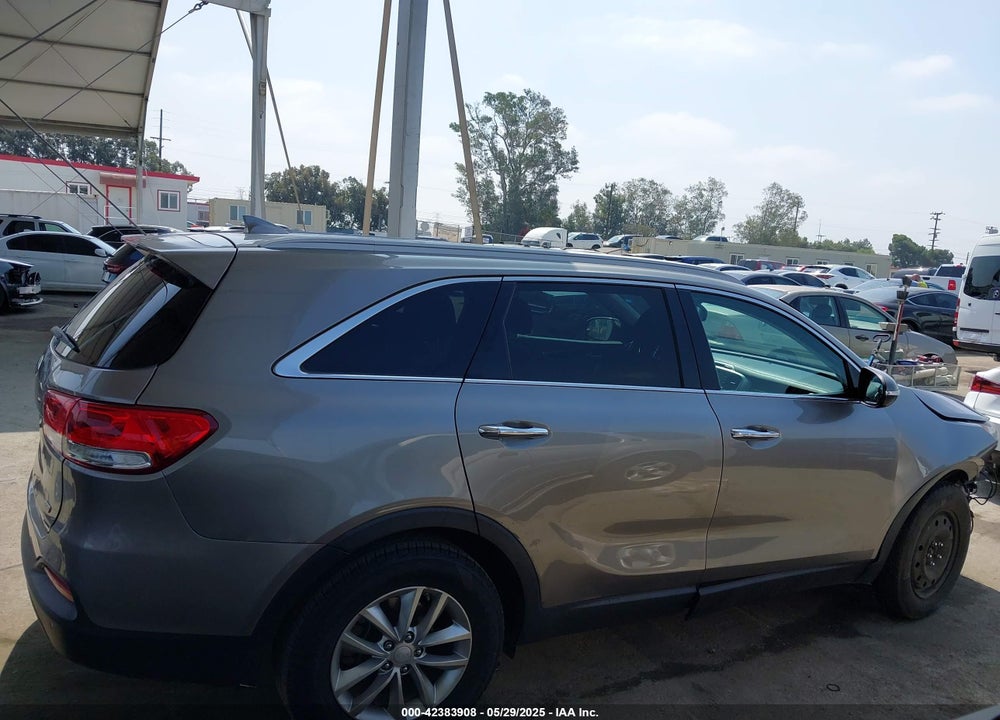 2017 KIA SORENTO 2.4L LX VIN: 5XYPG4A30HG189880