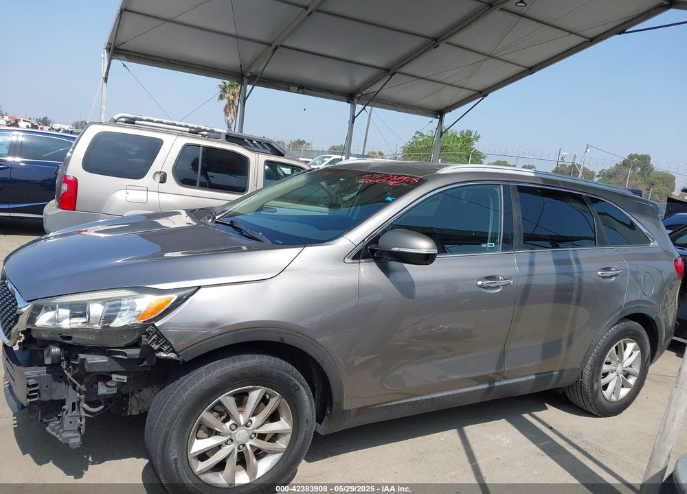2017 KIA SORENTO 2.4L LX VIN: 5XYPG4A30HG189880