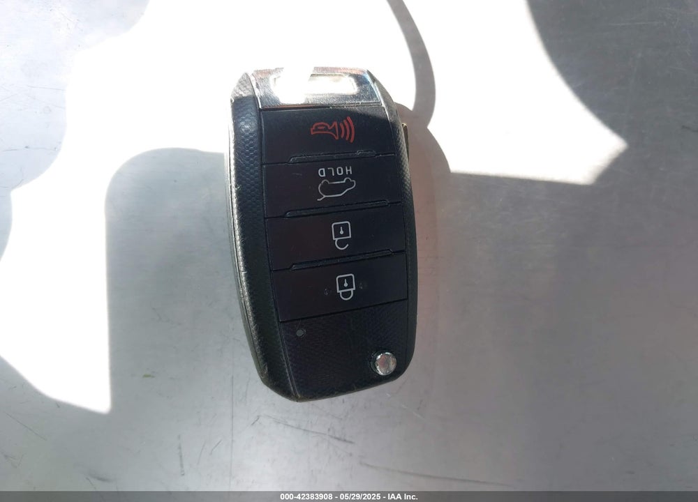 2017 KIA SORENTO 2.4L LX VIN: 5XYPG4A30HG189880