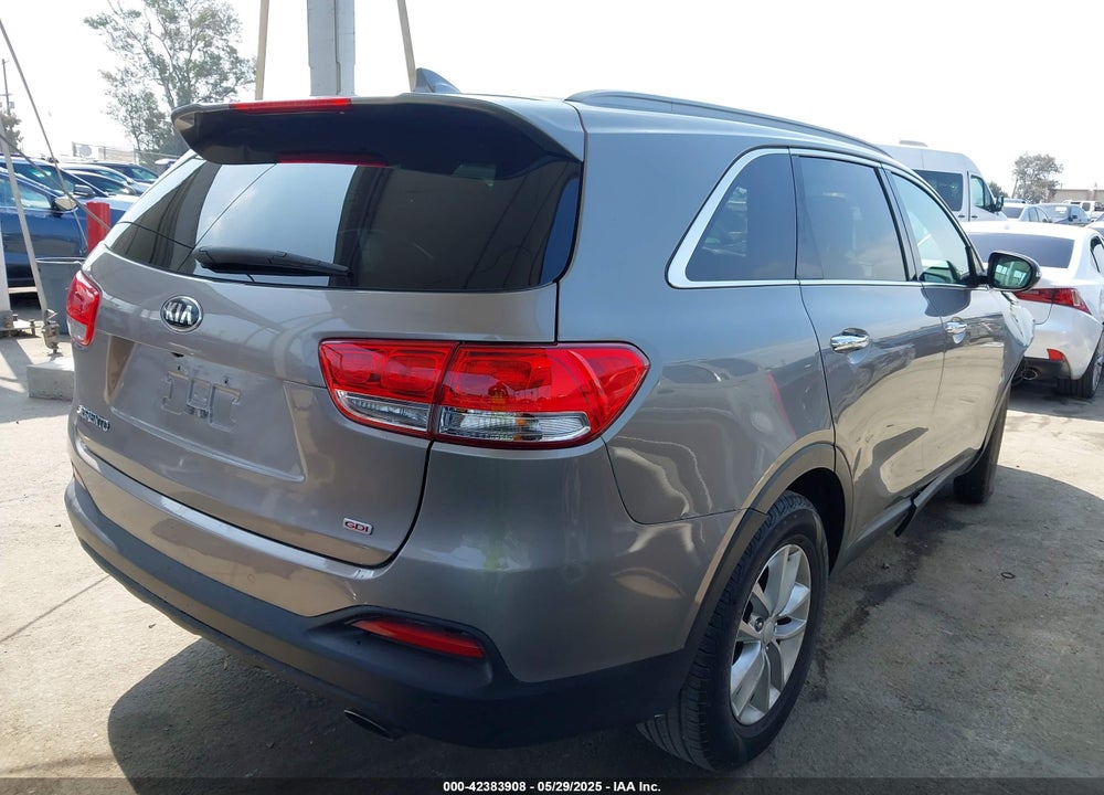 2017 KIA SORENTO 2.4L LX VIN: 5XYPG4A30HG189880