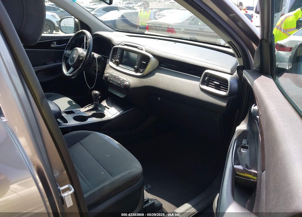 2017 KIA SORENTO 2.4L LX VIN: 5XYPG4A30HG189880