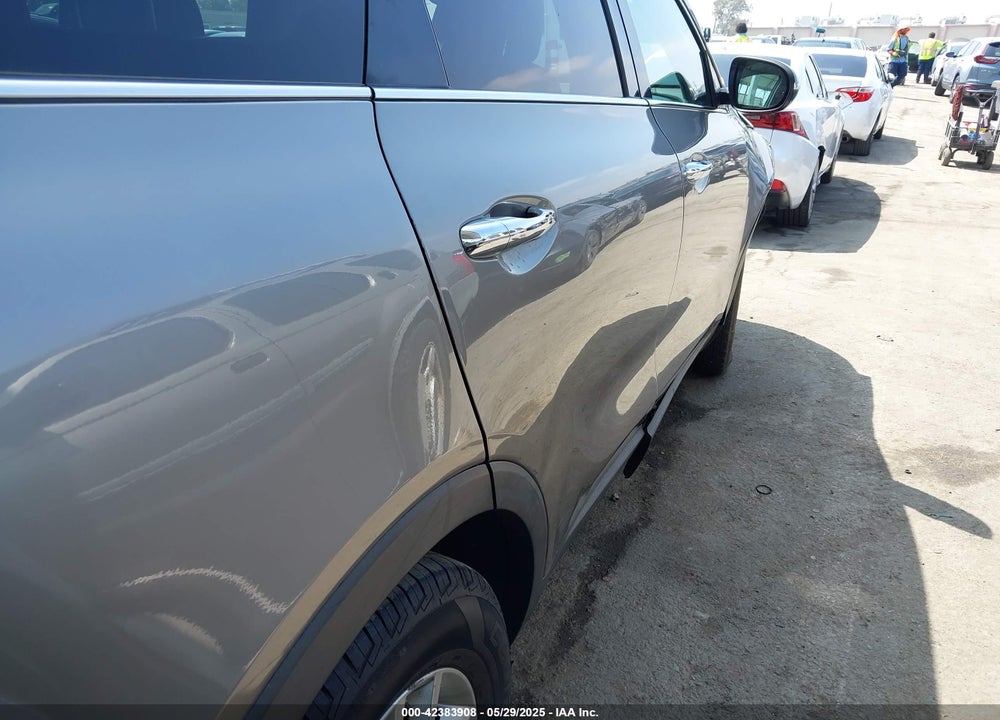 2017 KIA SORENTO 2.4L LX VIN: 5XYPG4A30HG189880