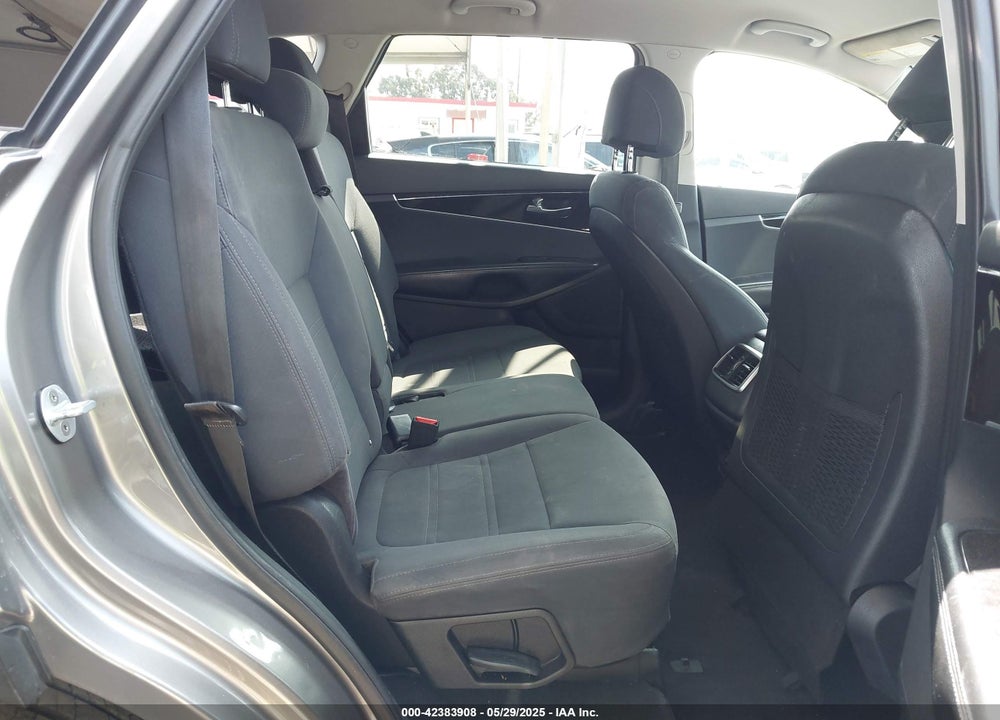 2017 KIA SORENTO 2.4L LX VIN: 5XYPG4A30HG189880