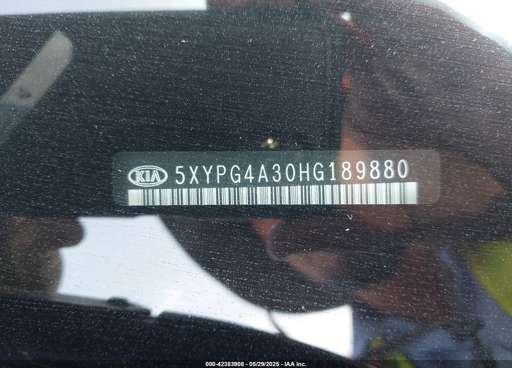 2017 KIA SORENTO 2.4L LX VIN: 5XYPG4A30HG189880