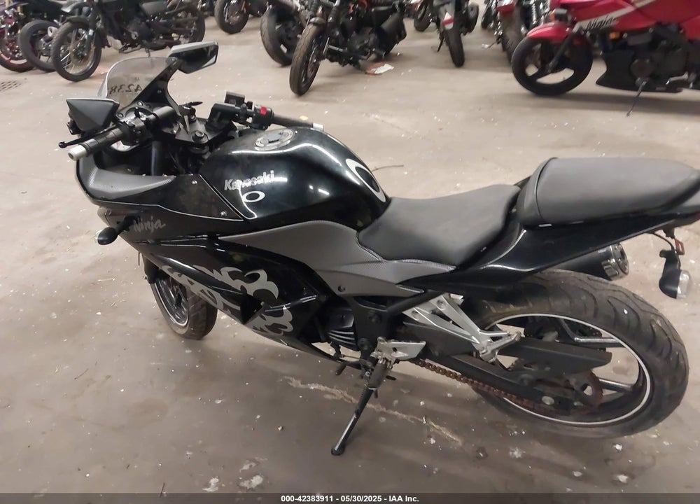 2011 KAWASAKI EX250 J VIN: JKAEXMJ15BDA78685