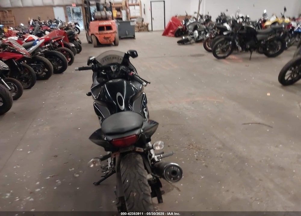 2011 KAWASAKI EX250 J VIN: JKAEXMJ15BDA78685