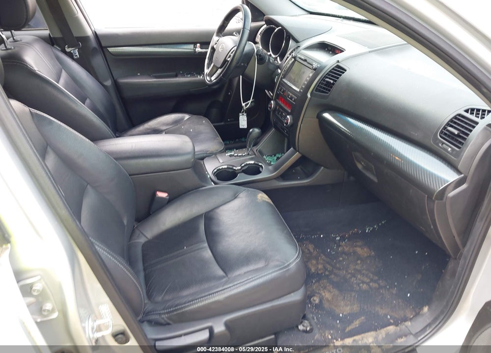2011 KIA SORENTO SX V6 VIN: 5XYKW4A24BG093102