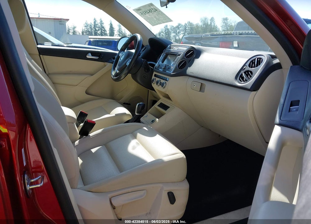 2014 VOLKSWAGEN TIGUAN VIN: WVGBV3AX7EW081912