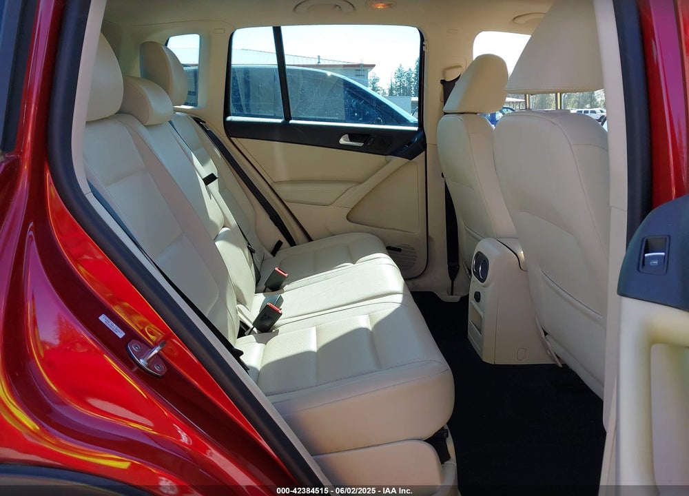 2014 VOLKSWAGEN TIGUAN VIN: WVGBV3AX7EW081912