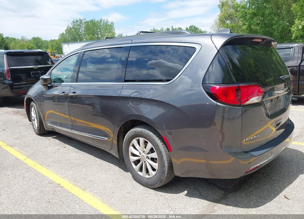 2017 CHRYSLER PACIFICA TOURING L VIN: 2C4RC1BG8HR720615